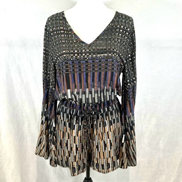 Blush Boutique long sleeve open back geometric print romper size large - Picture 2 of 9